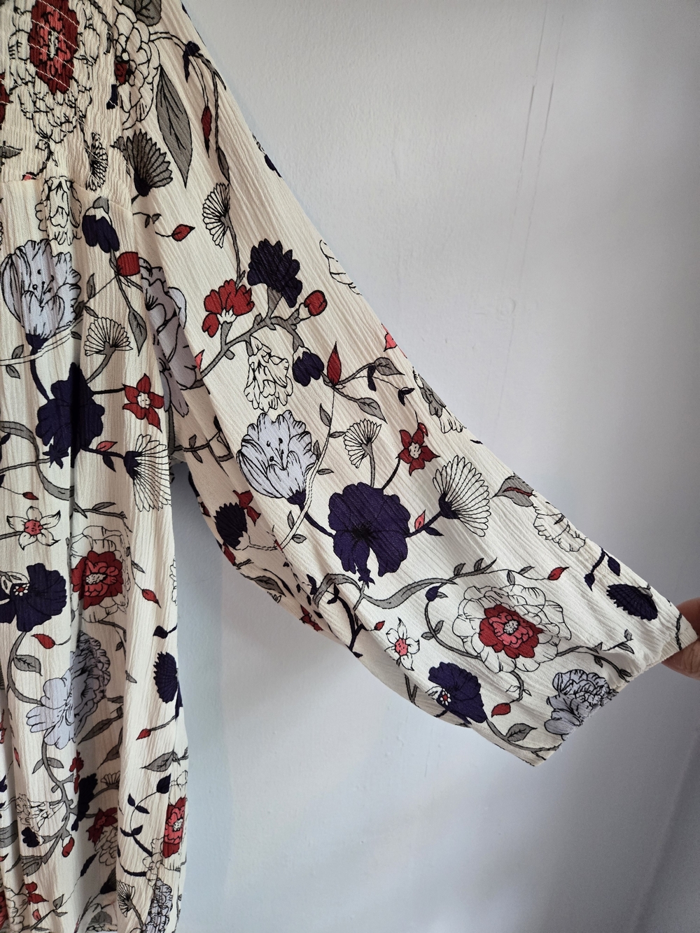 Market & Spruce Cream Floral Boho Peasant Blouse with Red & Navy Accents 2X - Picture 4 of 8